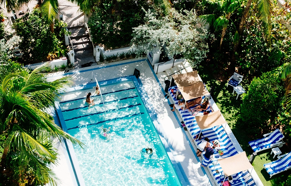 리조트 호텔 수영장 풍경