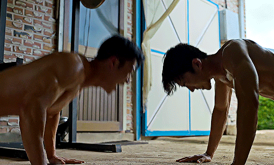 사냥개들 우도환 이상이 운동 금육 움짤