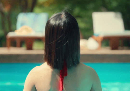 아무도 없는 숲속에서 고민시 수영복 움짤