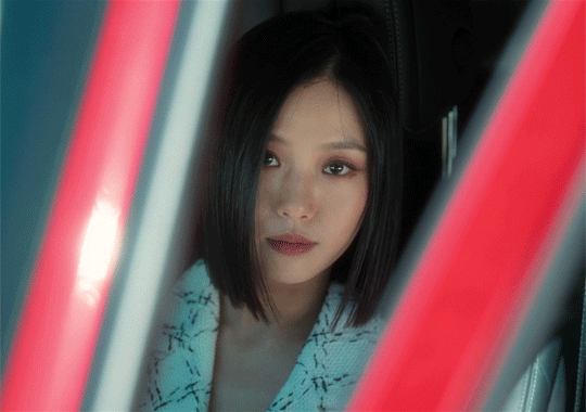 아무도 없는 숲속에서 고민시 움짤